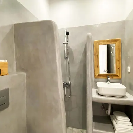 Lyra Seafront , Paroikia Town Center *