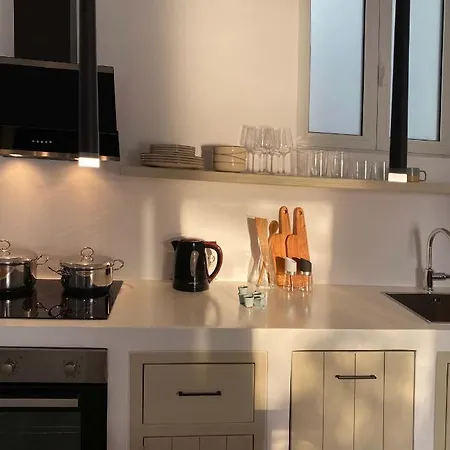 Lyra Seafront , Paroikia Town Center