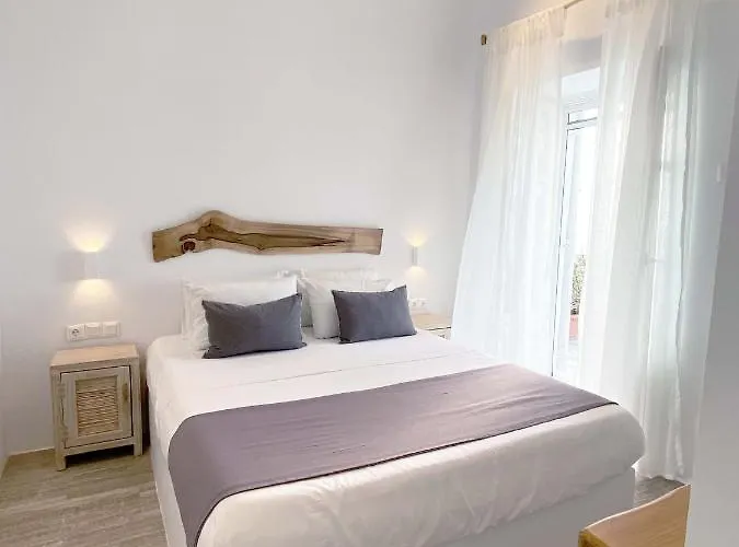 Lyra Seafront , Paroikia Town Center *