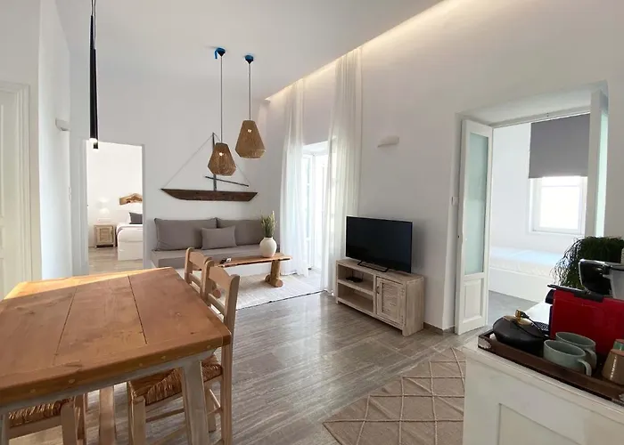 Lyra Seafront , Paroikia Town Center * Parikia (Paros)