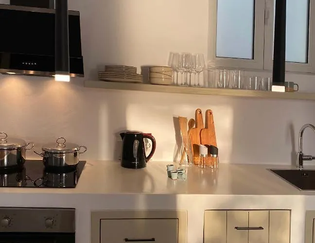 Lyra Seafront , Paroikia Town Center