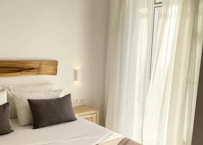 Lyra Seafront , Paroikia Town Center